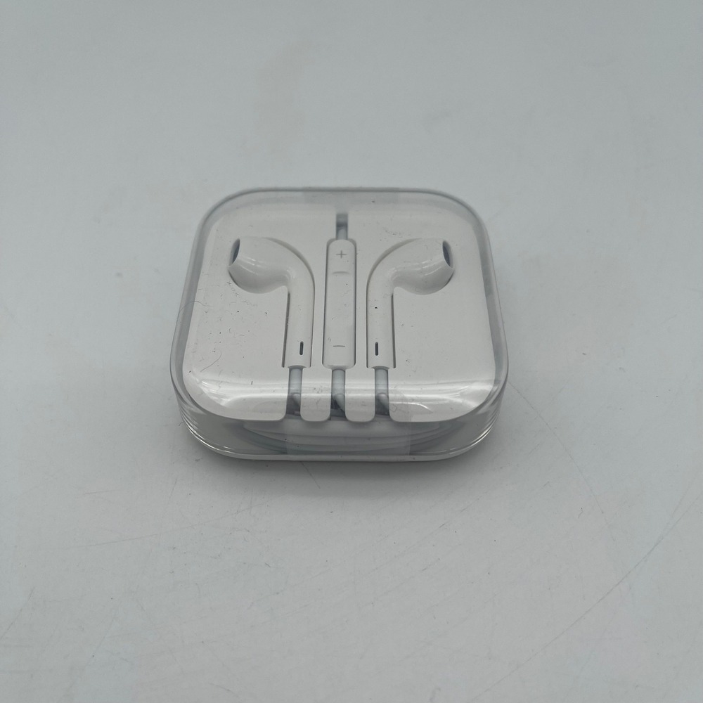 Apple EarPods with 3.5mm Headphone Plug and Remote White MD827LL/A New Case